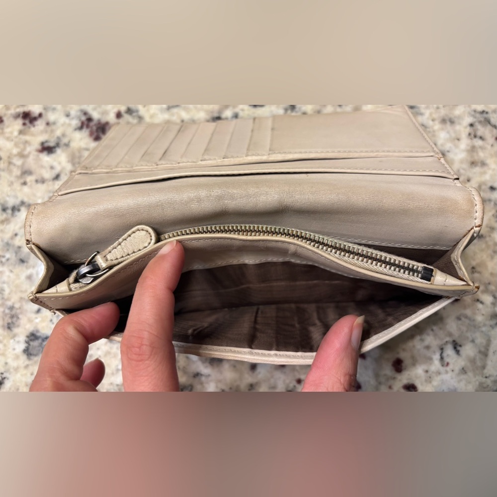 Bottega Veneta Long Bifold Wallet (Authentic) - Picture 9 of 15
